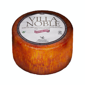 Goat cheese matured with paprika from La Vera Villa Noble
